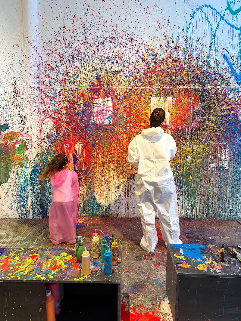 BORN TO COLOR - BORN TO COLOR, Carrer del Comerç, 17, Ciutat Vella, 08003 Barcelona, Spain