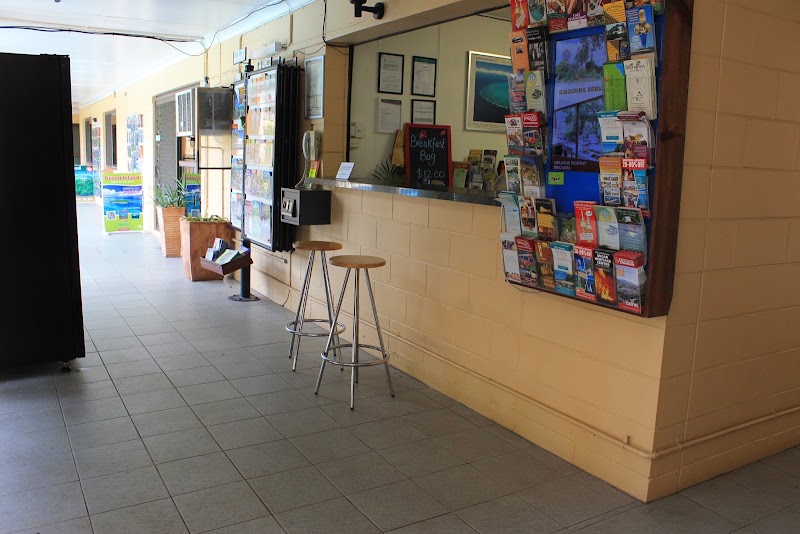Oasis Inn Holiday Apartments - Oasis Inn Holiday Apartments 276 Sheridan St, Cairns City QLD 4870, Australia