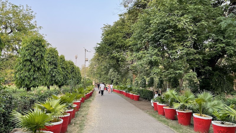 Victoria Memorial - Victoria Memorial 13 A, Panna Lal Rd, Darbhanga Colony, George Town, Prayagraj, Uttar Pradesh 211002, India