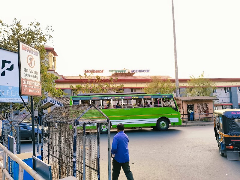 Kozhikode Railway Station - Kozhikode Railway Station, 6QWJ+JFM, Railway Station Rd, Palayam, Kozhikode, Keralam 673001, India