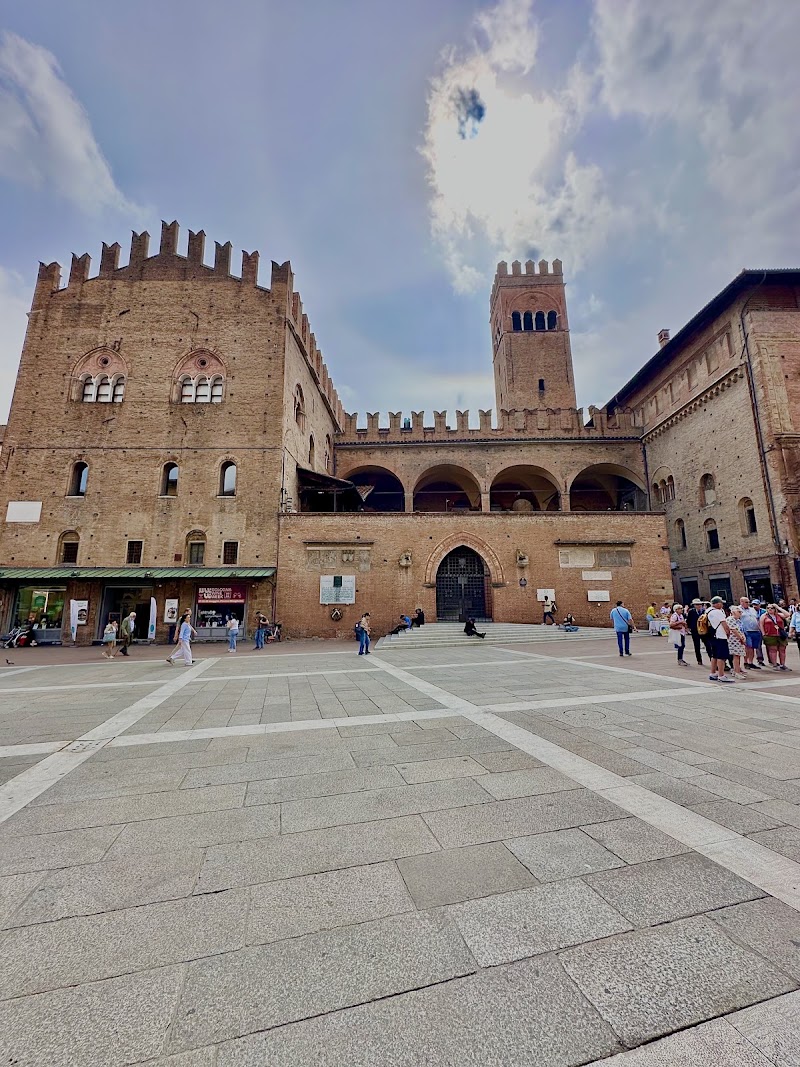 Palazzo Re Enzo - Palazzo Re Enzo Piazza del Nettuno, 1/C, 40125 Bologna BO, Italy