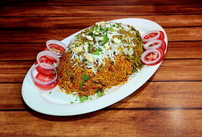 Vishwa Bharat Fine Dine - Vishwa Bharat Fine Dine Shop No 1, Laxmi Shopping Centre, 2 & 3, HD Road, near Railway Station, Bhatwadi, Kapol wadi, Ghatkopar West, Mumbai, Maharashtra 400086, India