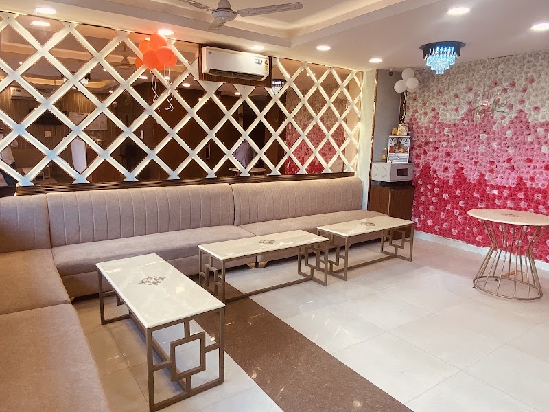 Hotel O by OYO THE VIRAAT - Hotel O by OYO THE VIRAAT HOMES-121, Sector 121, Noida, Uttar Pradesh 201316, India