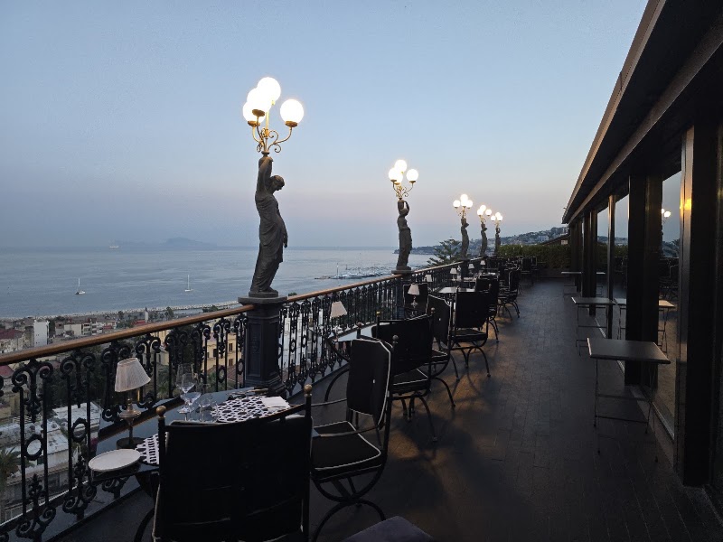 Bidder Terrace, Cocktails&AllDayDining - Bidder Terrace, Cocktails&AllDayDining C.so Vittorio Emanuele, 135, 80121 Napoli NA, Italy