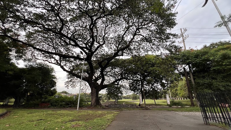 Miguel Lopez De Legazpi & Andres De Urdaneta - Miguel Lopez De Legazpi & Andres De Urdaneta, Zone 68, Bonifacio Dr, Intramuros, Manila, 1002 Metro Manila, Philippines