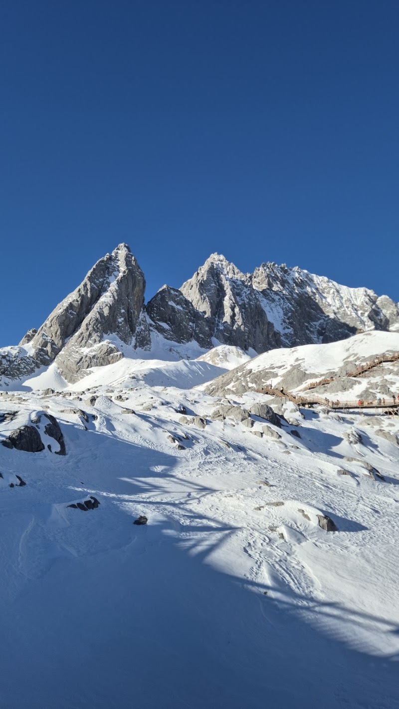 Meili Snow Mountain Lookout - Meili Snow Mountain Lookout, CWW6+GGH, Deqen, Diqing Tibetan Autonomous Prefecture, Yunnan, China, 674599