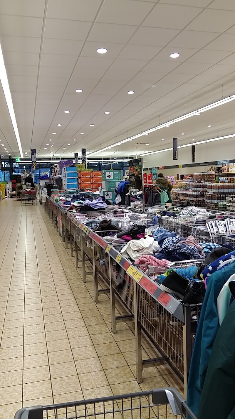 Aldi - Aldi, Bd de l'Arc-en-Ciel 45, 1030 Bussigny, Switzerland