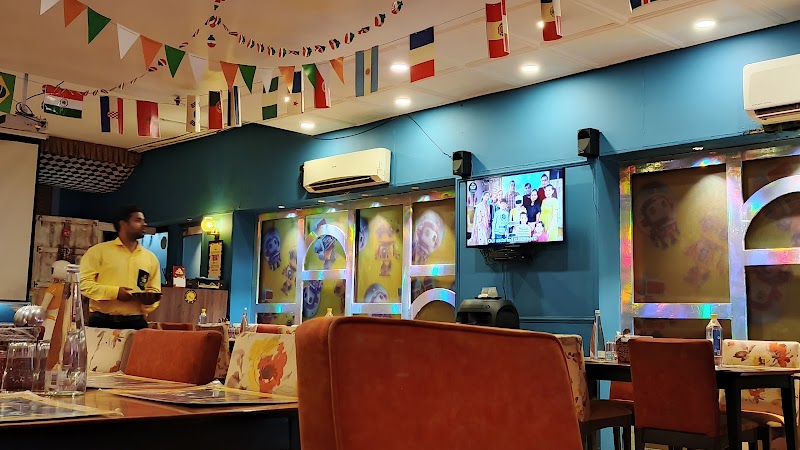 The Yellow House Robot Restaurant - The Yellow House Robot Restaurant next to Raj Mandir Cinema, Panch Batti, C Scheme, Ashok Nagar, Jaipur, Rajasthan 302001, India
