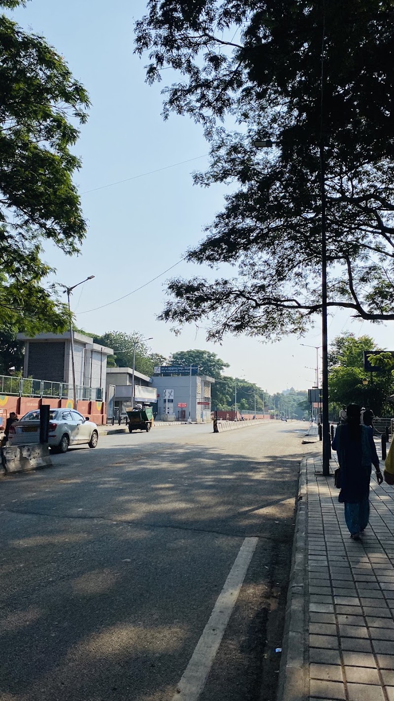 Sir. M. Visvesvaraya Bus stop - Sir. M. Visvesvaraya Bus stop Sir M. Visvesvaraya Stn, Central College, Dr Ambedkar Rd, Ambedkar Veedhi, Sampangi Rama Nagar, Bengaluru, Karnataka 560001, India