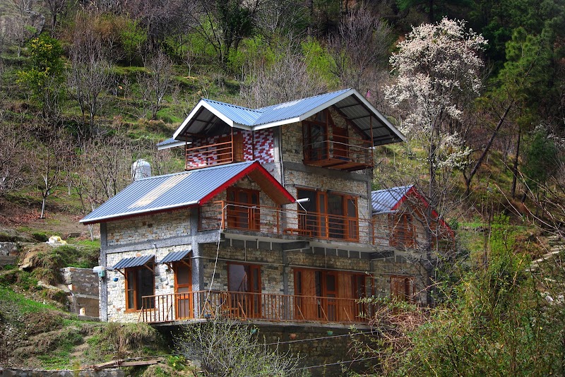 River Pool House, Tirthan by TrekNgo