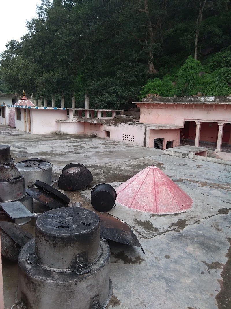 परमहं आश्रम अनुसूया चित्रकूट - परमहं आश्रम अनुसूया चित्रकूट, 3VF8+HRF, Satna, Madhya Pradesh 210202, India