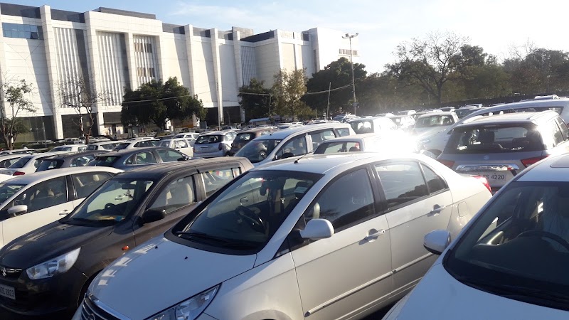 Elante Mall Parking - Elante Mall Parking, PR42+P4F, Purv Marg, MW Area, Industrial Area Phase I, Chandigarh, 160002, India