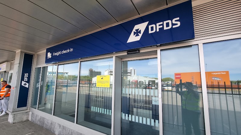 DFDS | Portsmouth - DFDS | Portsmouth Harbour Offices Continental Ferryport, George Byng Way, Portsmouth PO2 8SP, UK