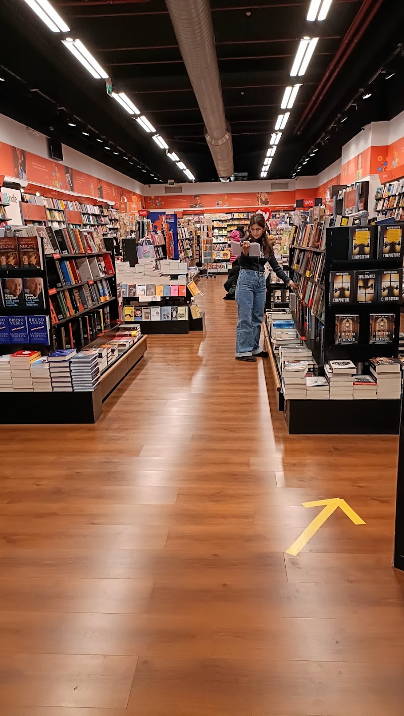 Giunti al Punto Librerie - Giunti al Punto Librerie, c/o Centro Commerciale San Donato, Via Enrico Forlanini, 1, 50127 Firenze FI, Italy