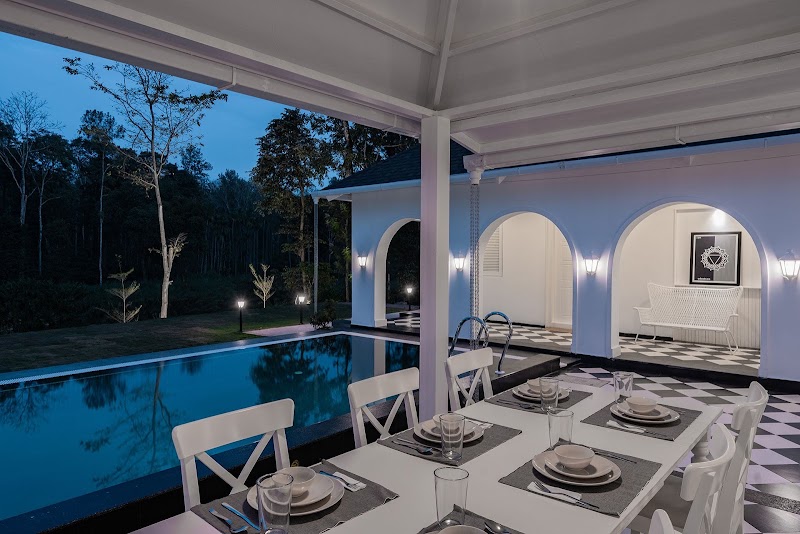 StayVista at Mudra Manor | Premium Villa with Pool in Coorg - StayVista at Mudra Manor | Premium Villa with Pool in Coorg, Bunglow No 131C, Mudhra C/o, Santagherry Estate, Dist, Suntikoppa, Uluguli, Karnataka 571237, India