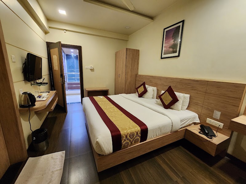 Hotel Mathura Executive - Hotel Mathura Executive Thiba Palace, X8R6+3R2, Road, Hindu Colony, Abhyudhya Nagar, Ratnagiri, Maharashtra 415612, India