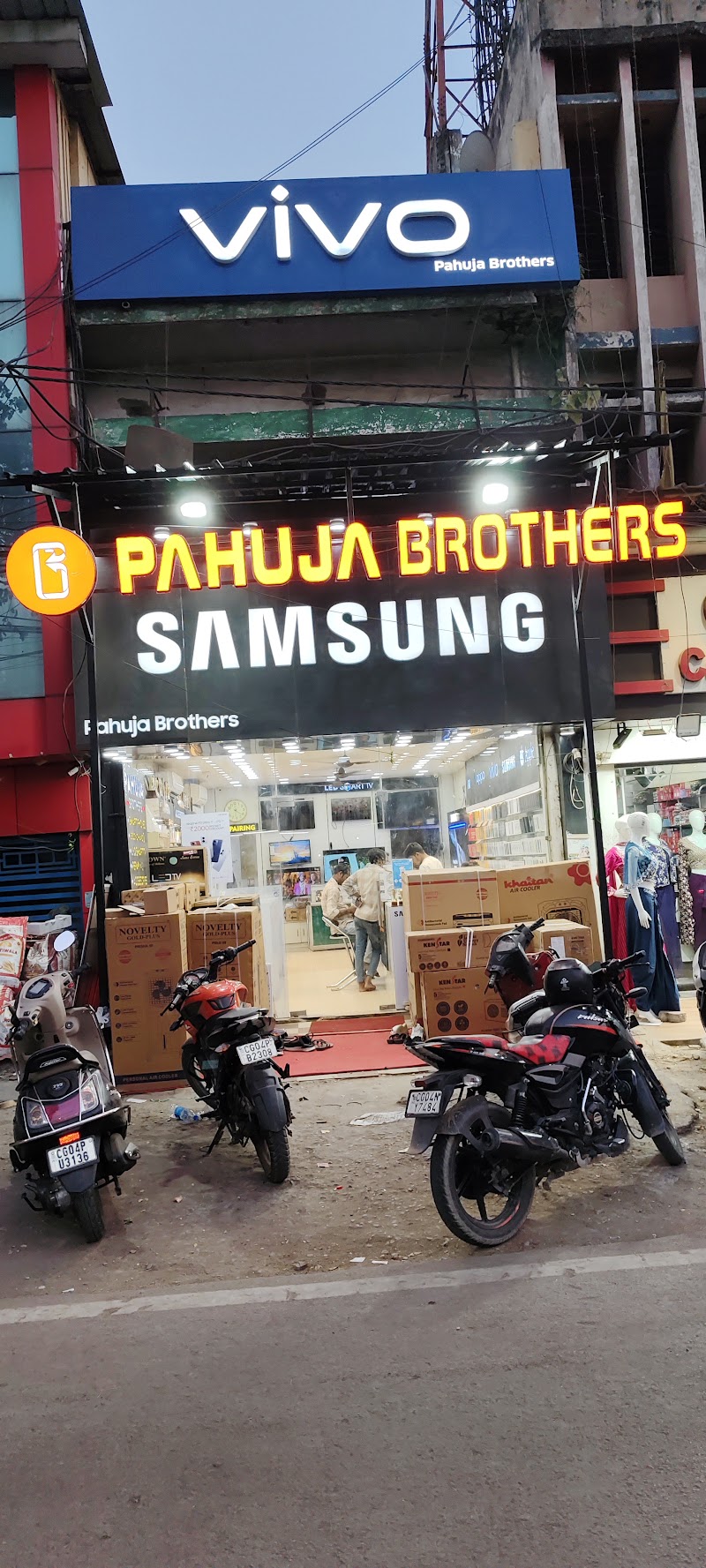 PAHUJA BROTHERS Mobile World - PAHUJA BROTHERS Mobile World near Jai Mata Di, Lakhe Nagar, Raipur, Chhattisgarh 492001, India