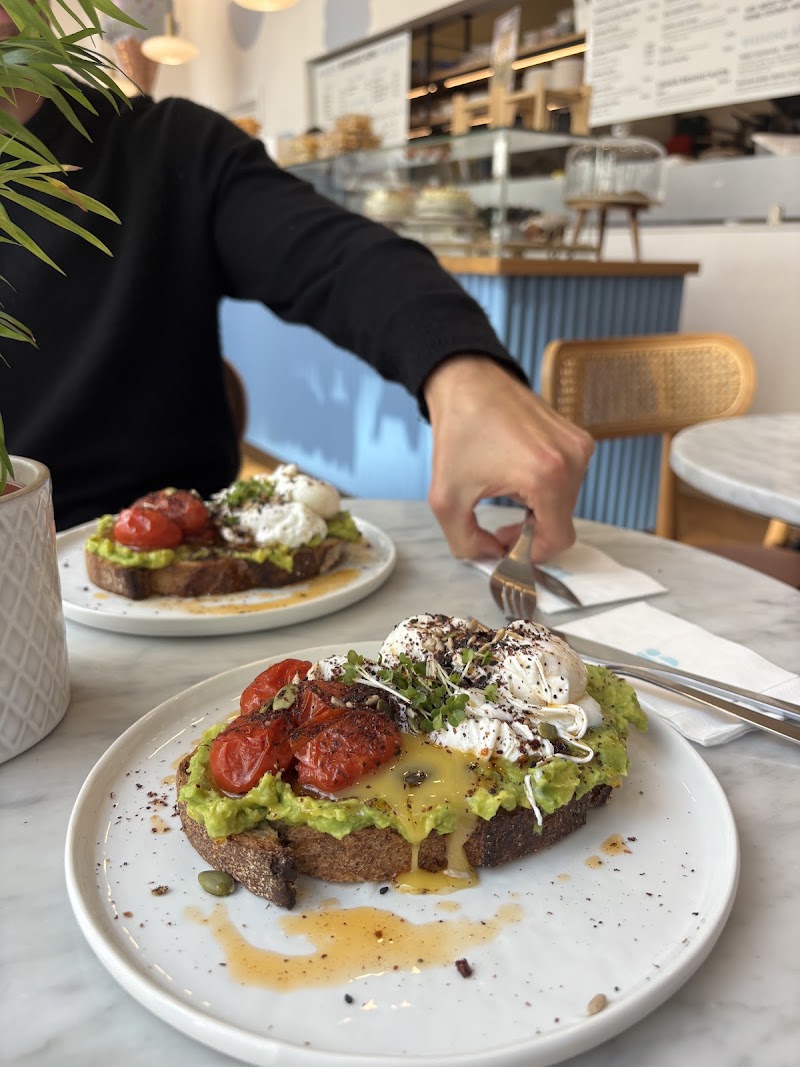 Salwa London Bakery - Salwa London Bakery 33-35 Westbourne Grove, London W2 4UA, UK