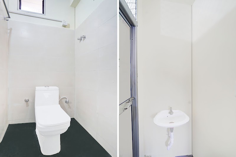 Hotel O The Crown Inn - Hotel O The Crown Inn Plot No-1, East Gola Raod, St, Karen's School, Chandra Shekhar Nagar More, near Shubham Friends Marriage Hall, Vivek Vihar Colony, Danapur, Patna, Bihar 801503, India