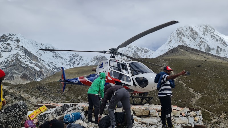 Everest Base Camp Helipad - Everest Base Camp Helipad 2V33+24J, Everest Base Camp Trail, Khumjung 56000, Nepal