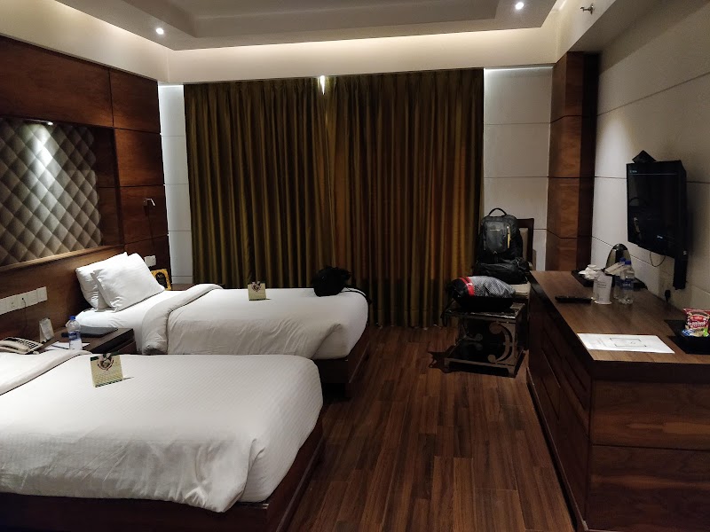 Hotel Silvete - Hotel Silvete 4 A, 4 A, Rana Pratap Marg, opp. National P.G College, Hazratganj, Lucknow, Uttar Pradesh 226001, India