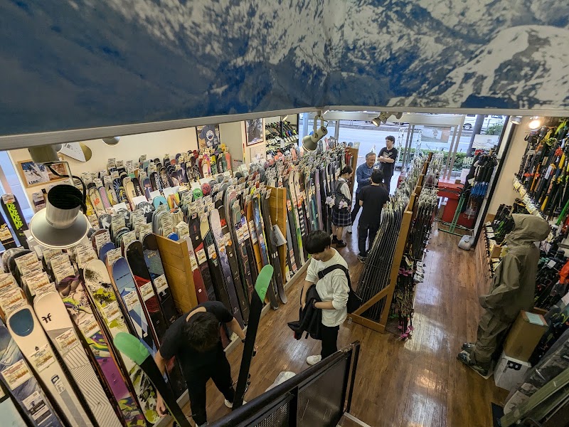 Ski shop Vail - Ski shop Vail Japan, 〒101-0052 Tokyo, Chiyoda City, Kanda Ogawamachi, 2-chōme−１ 1F