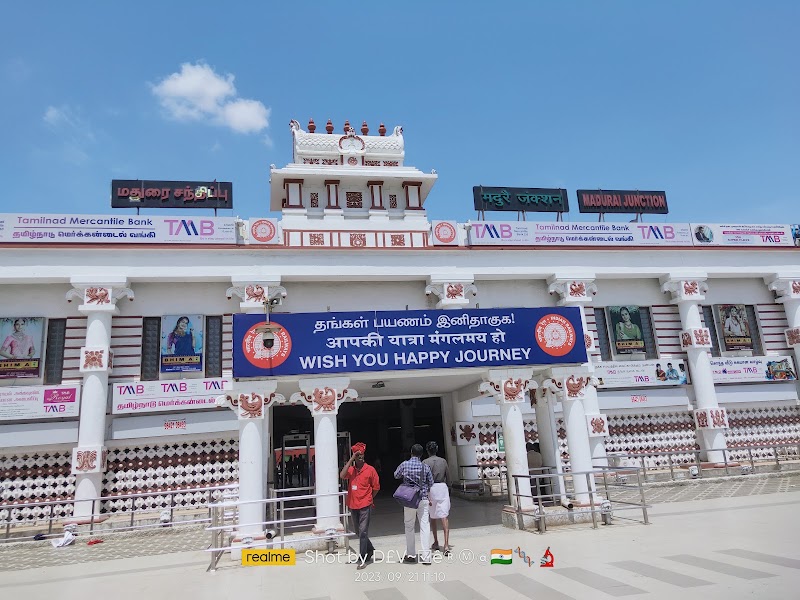 MADURAI RAILWAY JUNCTION 1st platform - MADURAI RAILWAY JUNCTION 1st platform, W4C6+96G, Pedestrian Opas, Southern Railway Colony, Madurai, Tamil Nadu 625016, India