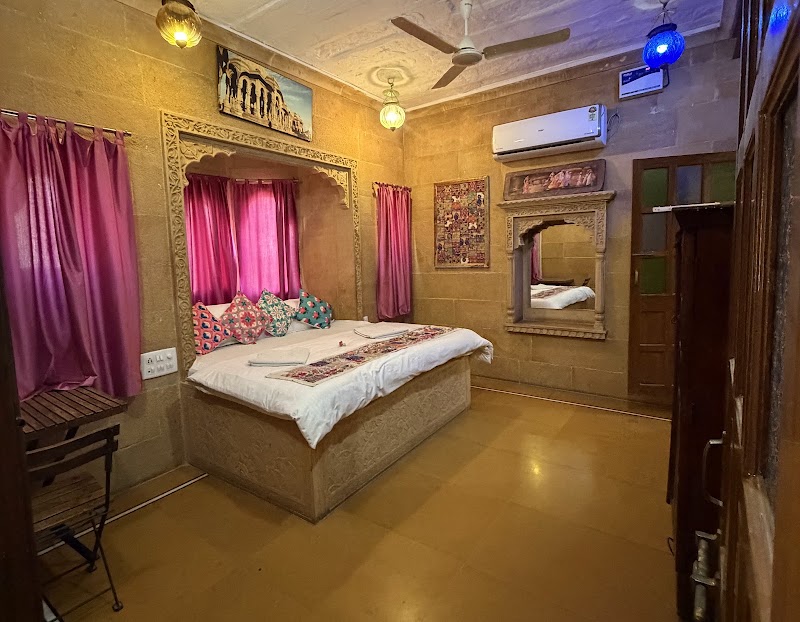 Hotel Pol Haveli Jaisalmer - Hotel Pol Haveli Jaisalmer Metre straight, 90, Geeta Ashram Rd, Malka Pol, Jaisalmer, Kishan Ghat, Rajasthan 345001, India