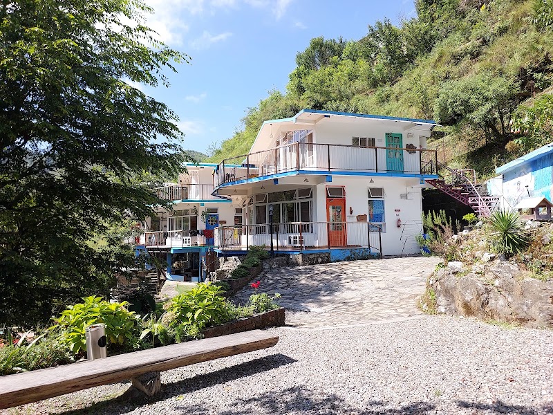 Zostel Plus Mussoorie (Kempty) - Zostel Plus Mussoorie (Kempty) Zostel Plus Banglow Ki Kandi, Charleville, Dehradun, Mussorie Range, Uttarakhand 248179, India