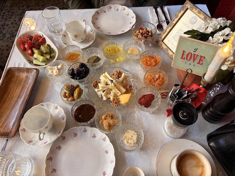 Velvet Cafe, Balat Breakfast • Brunch • Coffee - Velvet Cafe, Balat Breakfast • Brunch • Coffee, Balat, Çimen Sk. No:8a, 34087 Fatih/İstanbul, Türkiye