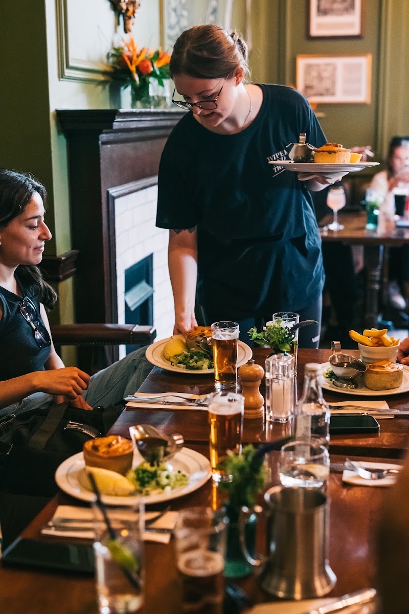 The Hung Drawn & Quartered, EC3 - The Hung Drawn & Quartered, EC3 26-27 Great Tower St, London EC3R 5AQ, UK