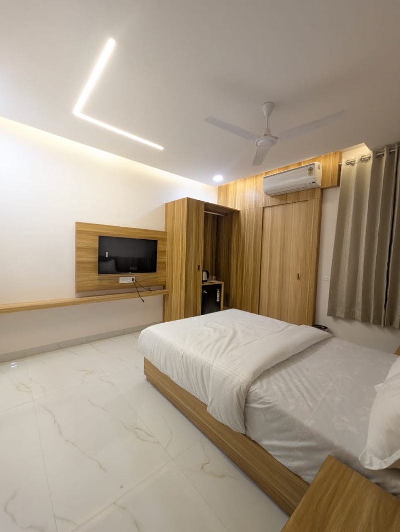 Accu Hotel Inn The Lavish Villa - Accu Hotel Inn The Lavish Villa 667, Bombay Hospital Service Rd, Part II, Scheme No 114, Indore, Madhya Pradesh 452010, India