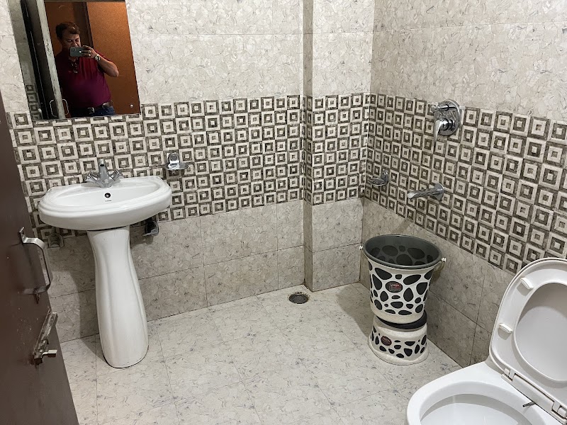 Holiday Inn Dalhousie - Holiday Inn Dalhousie, Banikhet, Bus Stand, near PNB, Pukhri, Dalhousie, Banikhet, Himachal Pradesh 176303, India