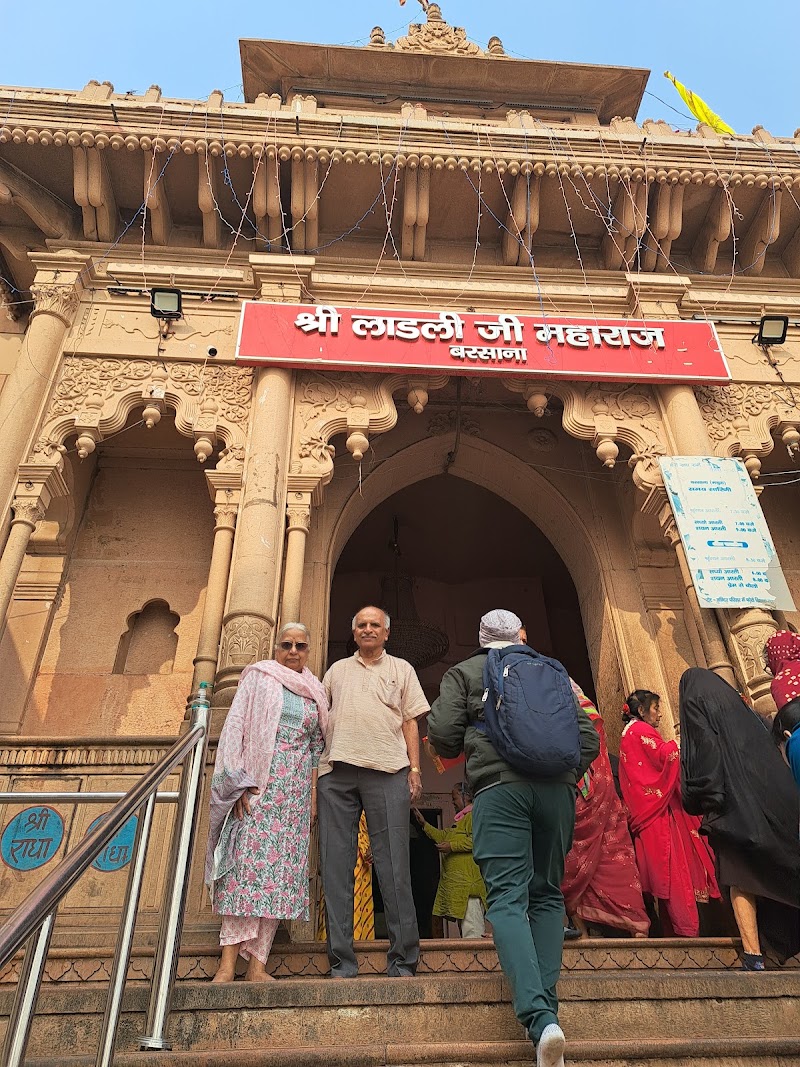 Vrindavan Tour - Vrindavan Tour 61/B, Om Nagar Chamunda Colony, Gayatri Tapobhoomi, Om Nagar Colony, Mathura, Uttar Pradesh 281001, India
