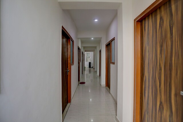 Collection O by OYO S K Residency - Collection O by OYO S K Residency Plot no .1 block A, Deshraj complex, Gali No. 3, Hazipur, Sector 104, Noida, Uttar Pradesh 201304, India