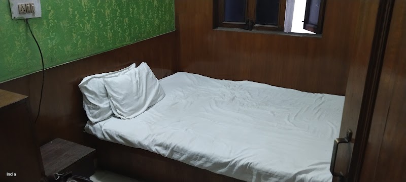 Mahesh Guest House - Mahesh Guest House, Shop No. T-316, General Market, Ramdwara Rd, near Khanna Cinema, Bazar Sangatrashan, Sidarth Basti, Bharat Nagar, Paharganj, New Delhi, Delhi 110055, India