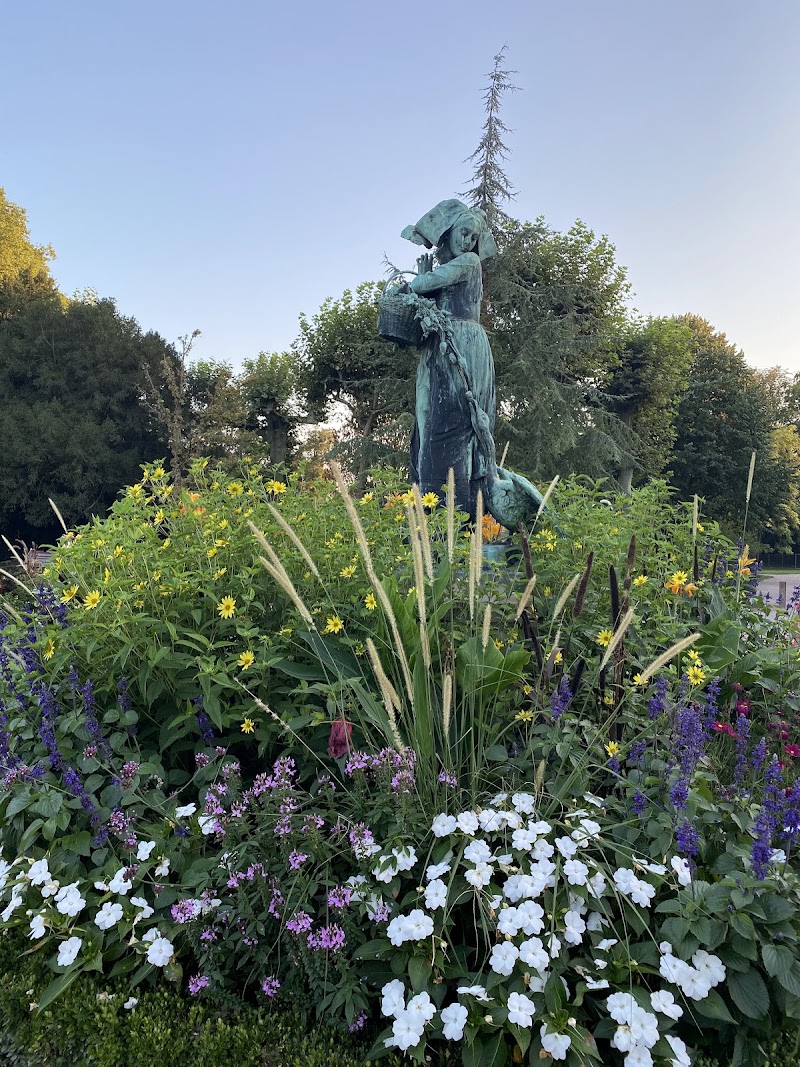 Sstatue de Lison à l'Oie - Sstatue de Lison à l'Oie Parc de l'Orangerie, 67000 Strasbourg, France