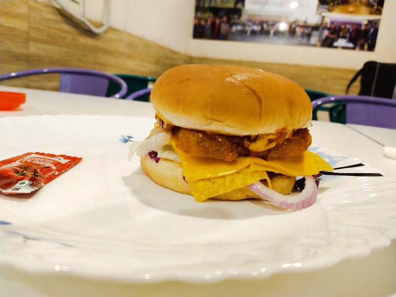 Wendy's Gaur City - Wendy's Gaur City 4th floor Level, Gaur City mall, Food Court, 12A, Greater Noida W Rd, Gaur City 1, Sector 4, Ghaziabad, Uttar Pradesh 201318, India