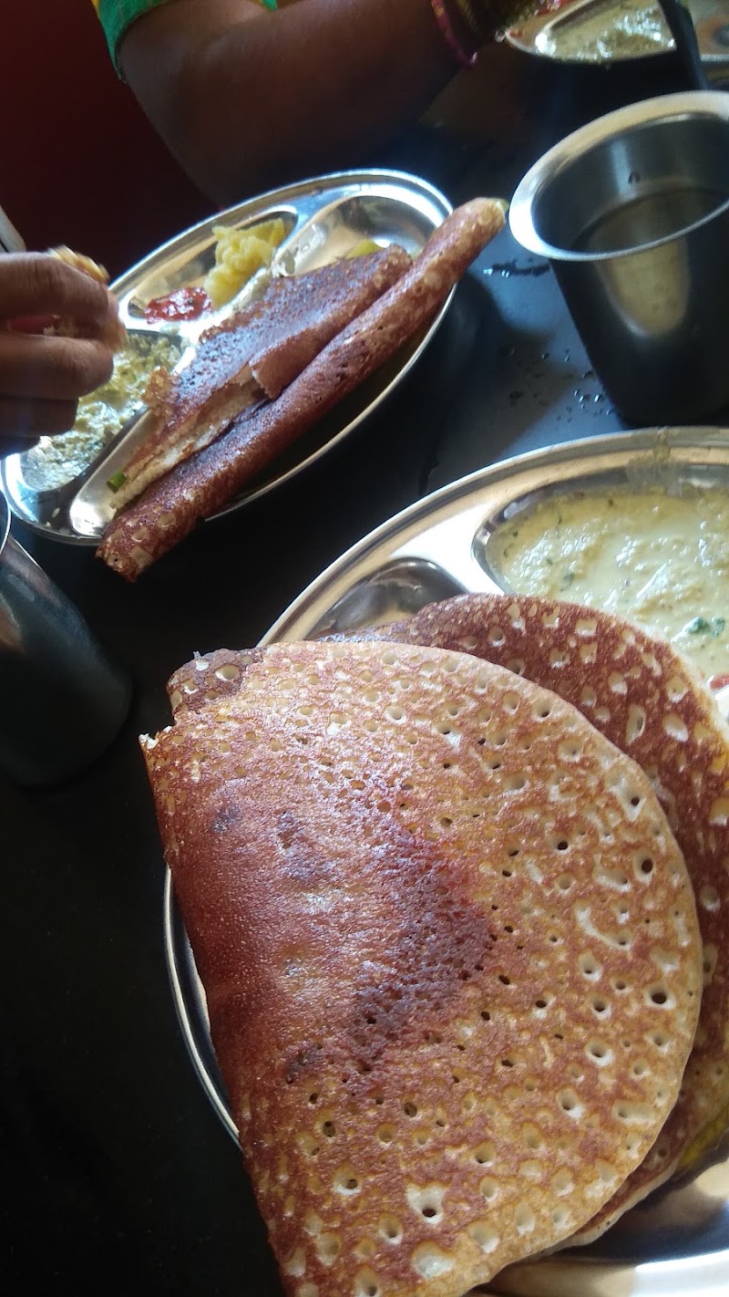 Aradhya Benne Dose - Aradhya Benne Dose, KR Road (jagaloor road), Church Complex, Near LIC office, near Shanti talkies, Mandipet, Doggalli, Davangere, Karnataka 577001, India