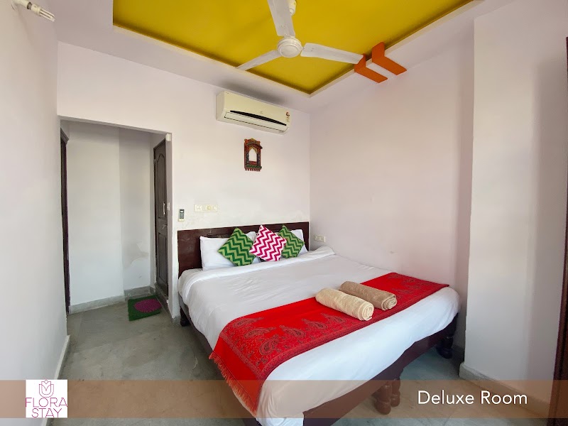 RM Lake View Hotel - Best lake View Hotel in Udaipur | Rooftop Cafe in Udaipur - RM Lake View Hotel - Best lake View Hotel in Udaipur | Rooftop Cafe in Udaipur 65, Jaatwadi, Pannadhay Marg, Nai, Puliya, Old City, Jatwari, Silawatwari, Udaipur, Rajasthan 313004, India