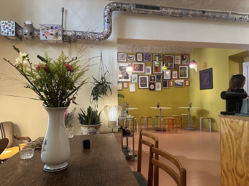 may cafe - may cafe U Kanálky 1559/5, 120 00 Praha 2-Vinohrady, Czechia