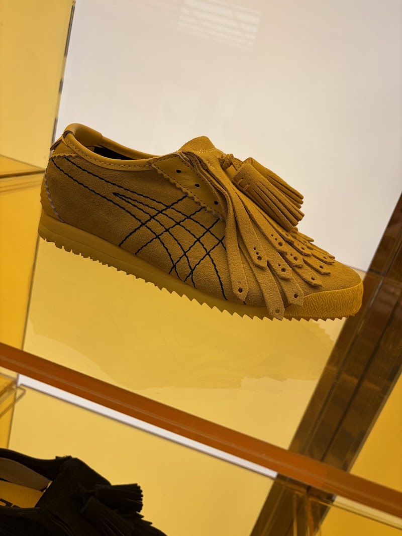 Onitsuka Tiger Omotesando Yellow Concept - Onitsuka Tiger Omotesando Yellow Concept, Japan, 〒150-0001 Tokyo, Shibuya, Jingūmae, 6-chōme−3−９ 神宮前中央ビル