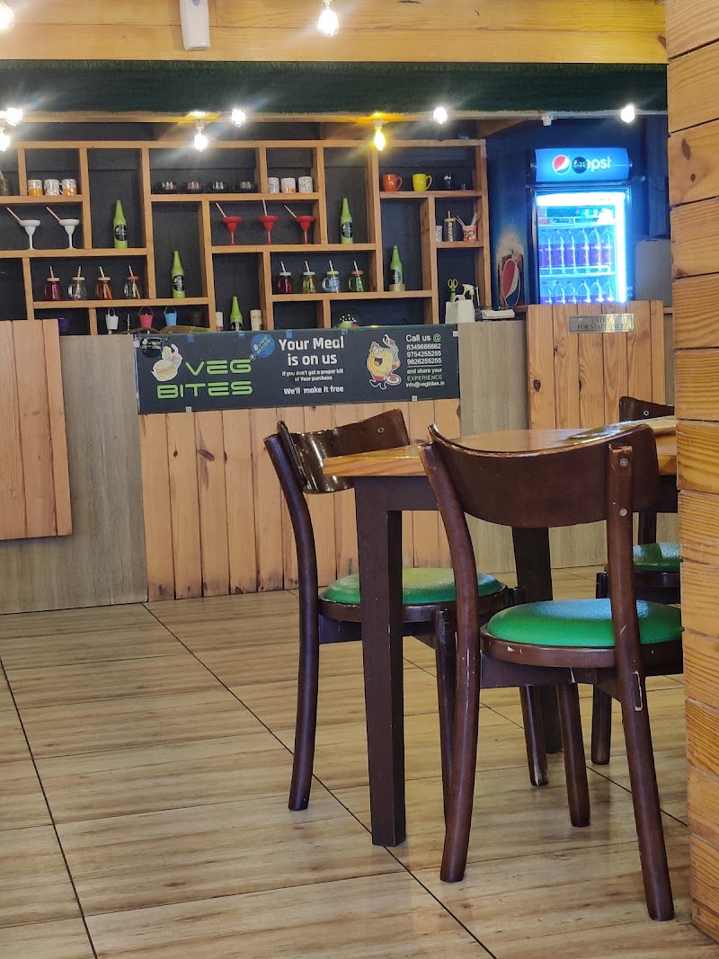 Veg Bites Cafe & Restaurant - Veg Bites Cafe & Restaurant 9/47, Mittal Chambers, Sapna Sangeeta Rd, near Sapna Sangeeta Lumiere, Snehnagar, Indore, Madhya Pradesh 452001, India