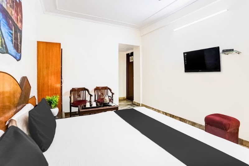 Hotel O Paharganj Near Railway Station Formerly Chand Palace - Hotel O Paharganj Near Railway Station Formerly Chand Palace Plot Number 54, Arakashan Rd, near Nav Shakti School, Arya Nagar, Paharganj, Delhi, New Delhi, Delhi 110055, India