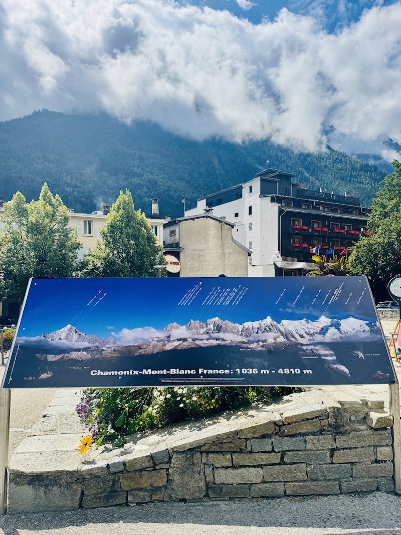 Office de Tourisme de Chamonix-Mont-Blanc - Office de Tourisme de Chamonix-Mont-Blanc, 85 Pl. du Triangle de l'Amitié, 74400 Chamonix-Mont-Blanc, France