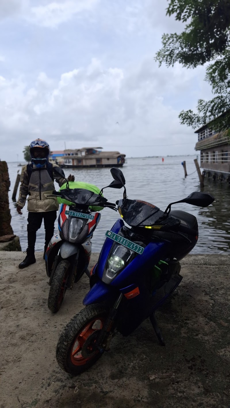 Brackish Lagoons Alleppey - Brackish Lagoons Alleppey G9G4+3QP, Punnamada, Kottankulangara, Alappuzha, Aryad South, Keralam 688006, India