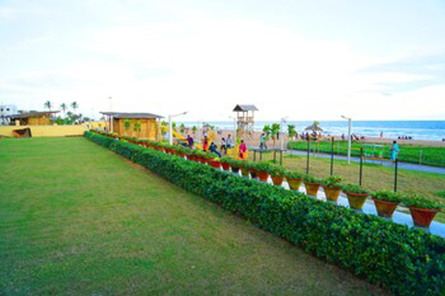 Hotel Golden Palace Puri - Hotel Golden Palace Puri, Near Sea Beach, Subash Bose Square, VIP Rd, City, Puri, Odisha 752002, India