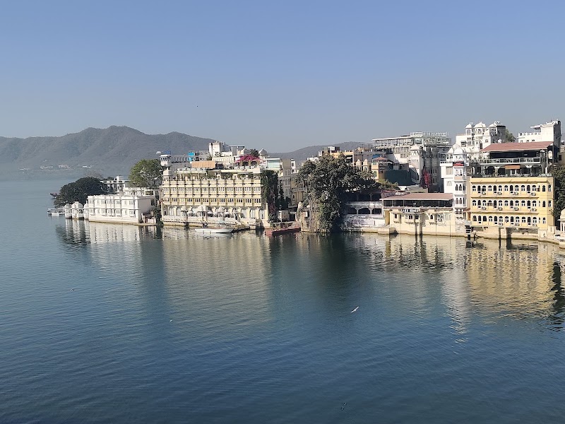 Jheel’s Ginger Coffee Bar & Bakery - Jheel’s Ginger Coffee Bar & Bakery Hotel Jheel 52 56, Gangaur Ghat Marg, Old City, Udaipur, Rajasthan 313004, India