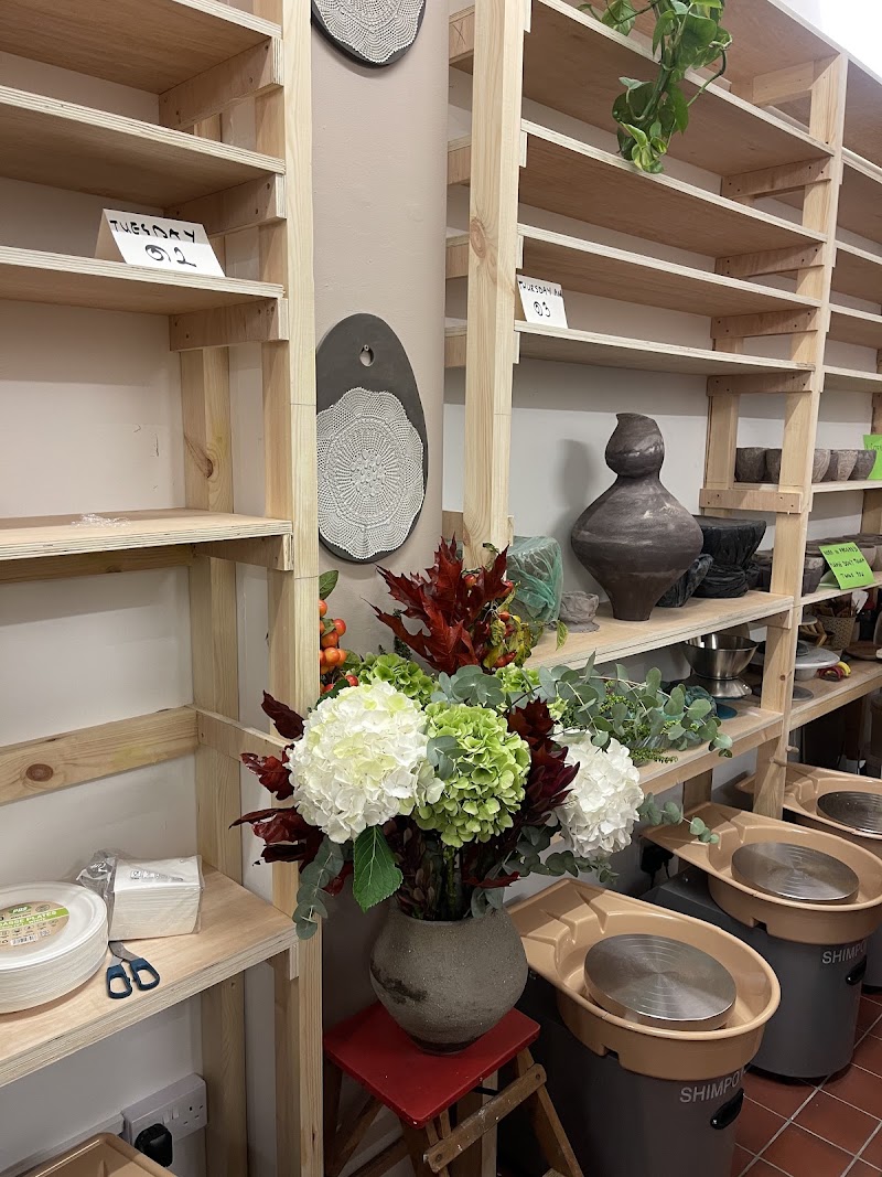 Ceramic Studio & Gallery By Ayse Habibe Kucuk - Ceramic Studio & Gallery By Ayse Habibe Kucuk, 2 Broadway Market Mews, London E8 4TS, UK