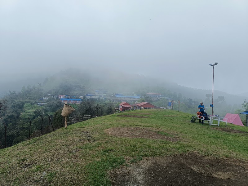Australian Camp Trail head - Australian Camp Trail head 7RVC+MF, Dhampus 33700, Nepal